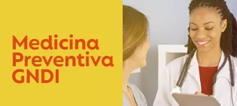 Imagem ilustrativa com profissional médico orientando pessoa sobre prevenção na saúde