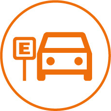 Unidade com estacionamento no local